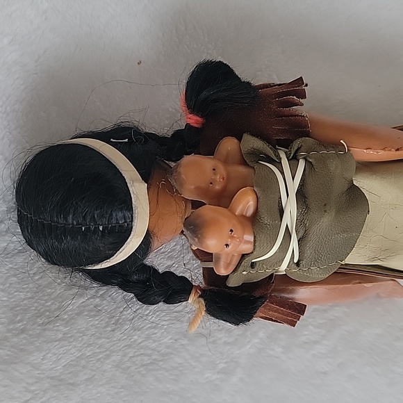 Vintage Hard Plastic Native American Doll With Twins - Picture 6 of 8